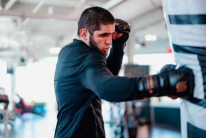 Ислам Махачев