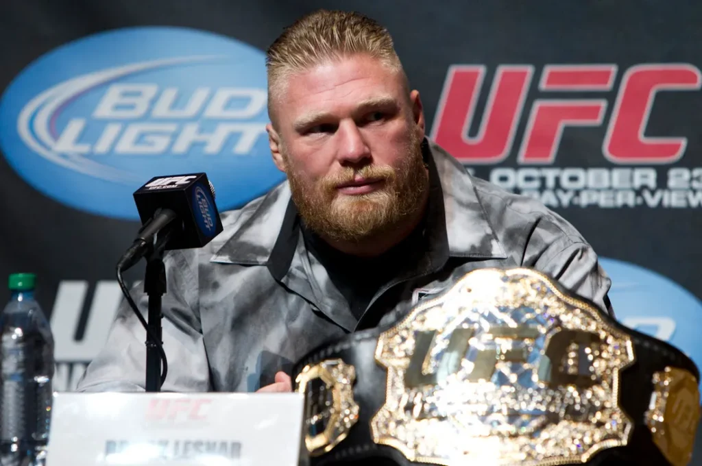 Брок Леснар с титулом чемпиона UFC